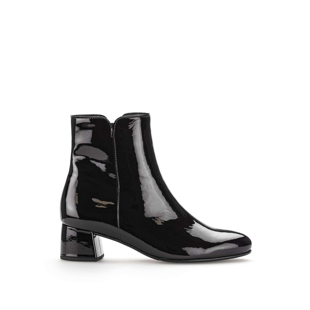 Gabor sleek and minimal black patent leather dressy ankle boots 35.680 Arnouts Shoes