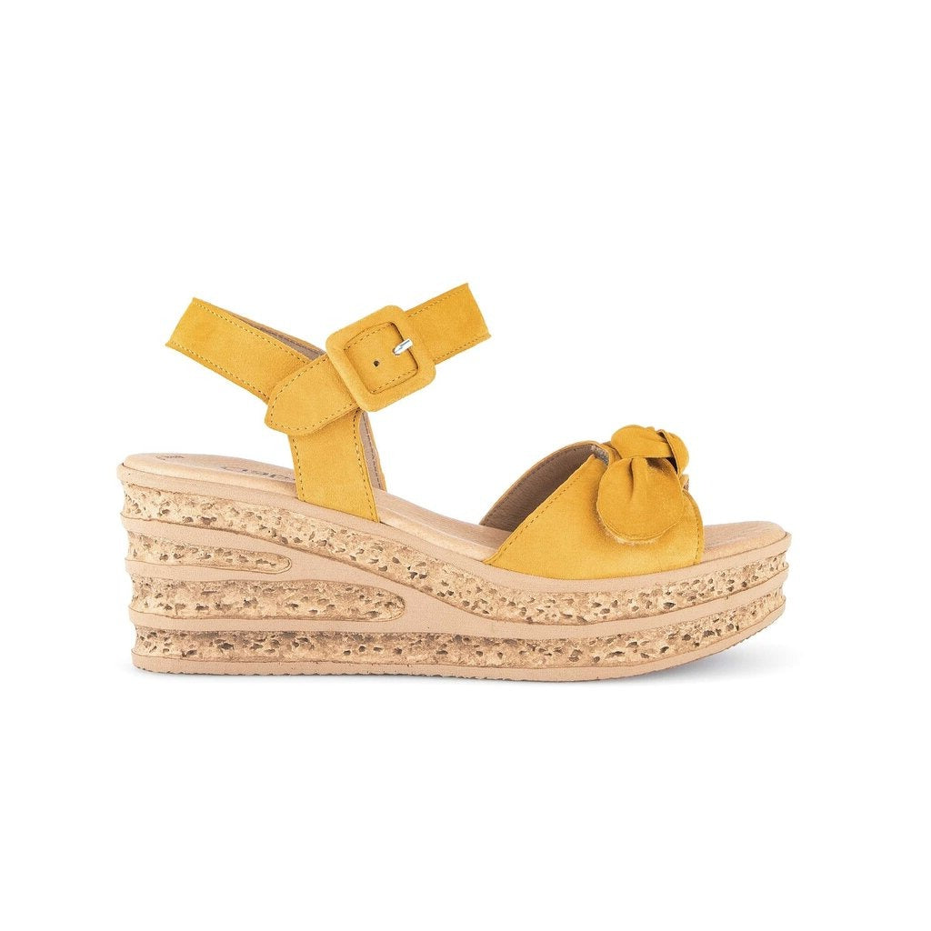 Gabor Teman 44.653 yellow suede heeled sandals with sculpted wedge â Arnouts Shoes